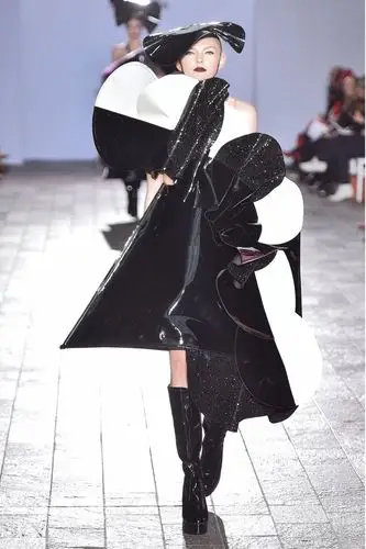 风格多样夸张主义 - 夸张exaggeration - 天天时装-口袋里的时尚指南