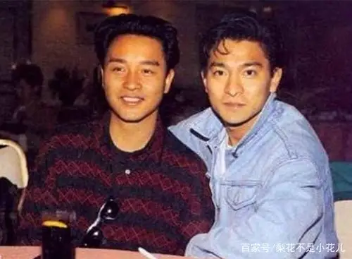 张国荣和刘德华的一个合照,看上去两个人都非常的帅气.