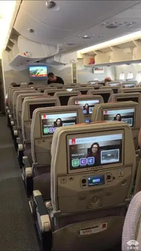空中巨无霸停产太可惜拔草土豪航a380经济舱内部硬件设施一流