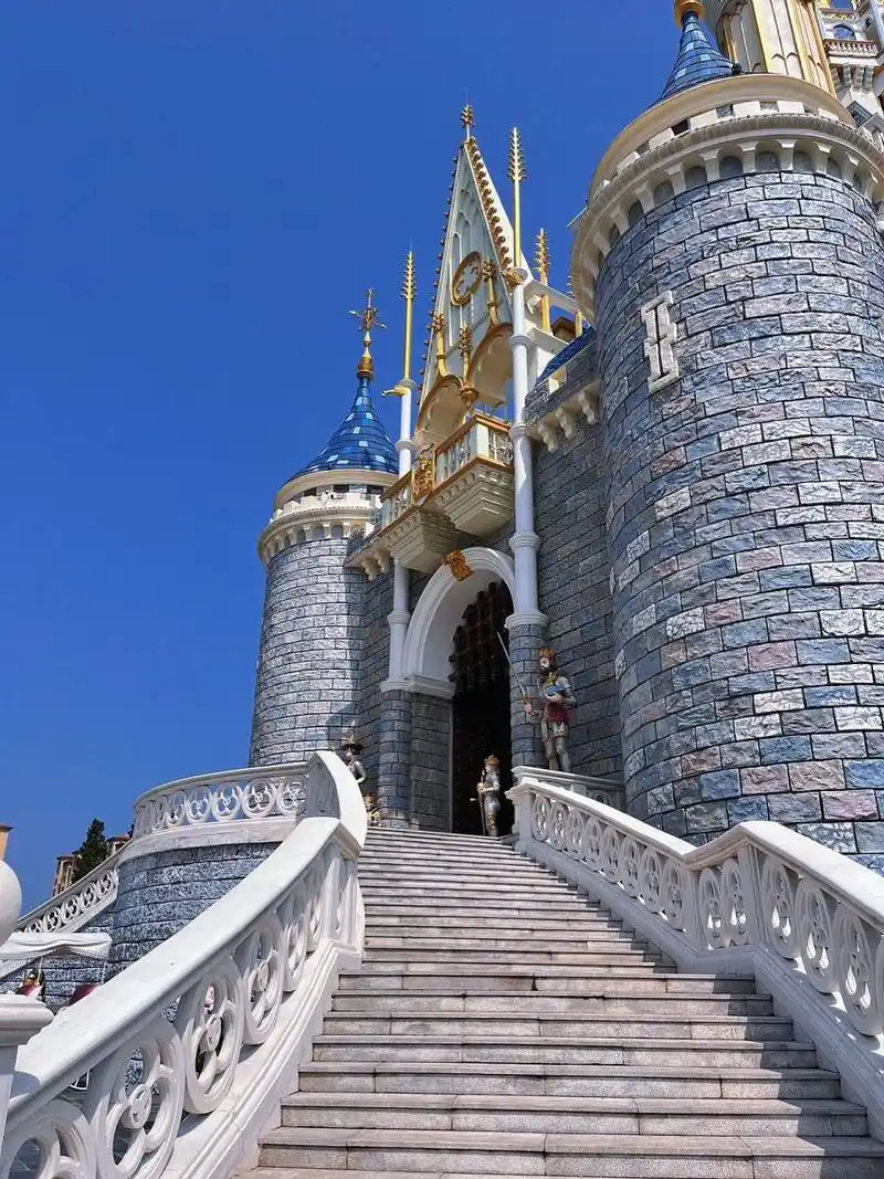 记得晴天去 路线:烟台出发,直接打车到欧乐堡,四个人130左右 头天去的