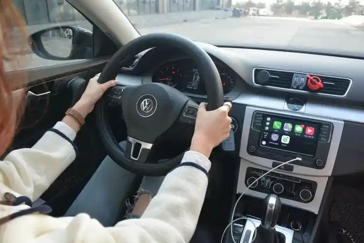 会单手开车的男生真的很帅吗