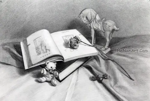 第十九期——【我的书本】今天小盆友就以书为主题创作了一幅素描画