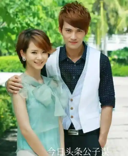 黄宗泽(下图)公子误撰写十,戚薇和黄宗泽合作过《少年神探狄仁杰》