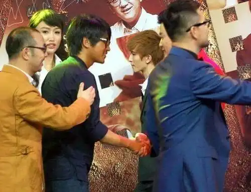 34岁的郭敬明为何还没结婚,看了这几张照片吧