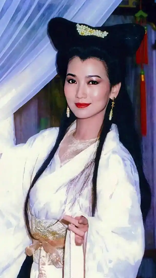 回顾十几年过去,赵雅芝终说出当年找女人演许仙的原因,选角成经典