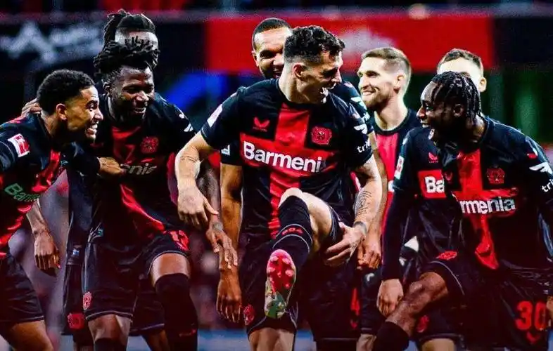 勒沃库森10柏林联合不败金身闪耀德甲冠军奖杯近在咫尺