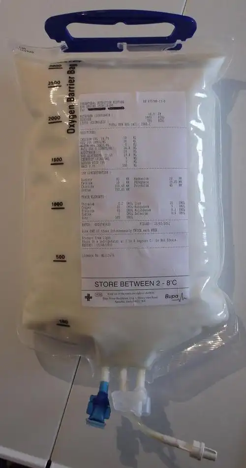 警告完了,让我们一个个分析: 全肠外营养液,俗称三升袋,包含一个人