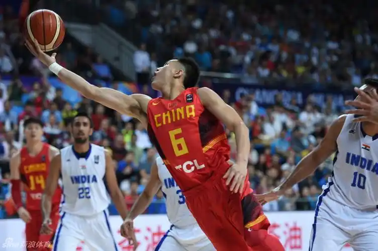 北京时间10月1日,2015男篮亚锦赛1∕4决赛中国男篮对阵印度的比赛开打