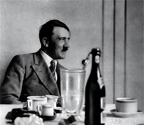 希特勒唯一不敢直视的人与他握手都不敢抬头直言希特勒没能力