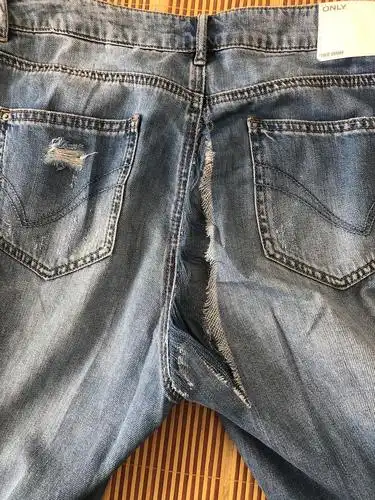 穿了一次的牛仔裤这样算是质量问题吗