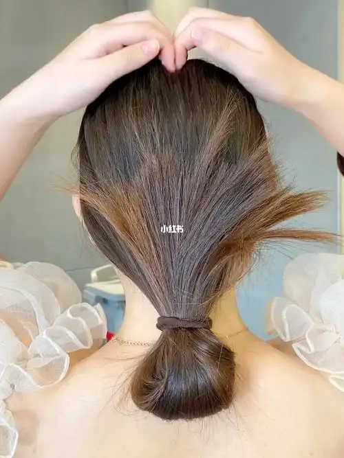 一看就会的低丸子头扎法