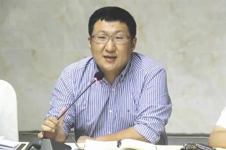 拖沓,有令不行,缺乏反馈,我行我素等不良工作作风,执行院长柴勇指出