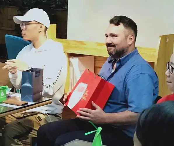 国际学院举办主题英语角邀请外教品尝中国美食