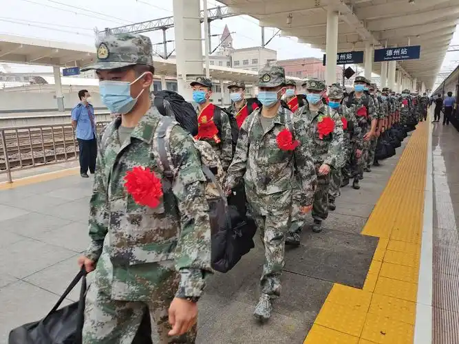德州800余名秋季入伍新兵奔赴军营大学毕业生占比55以上