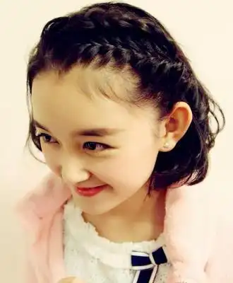 蒋依依拍照从不用美颜14岁短发照曝光果然从小美到大