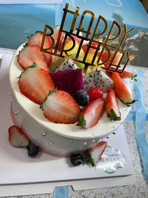 舍友生日吃蛋糕