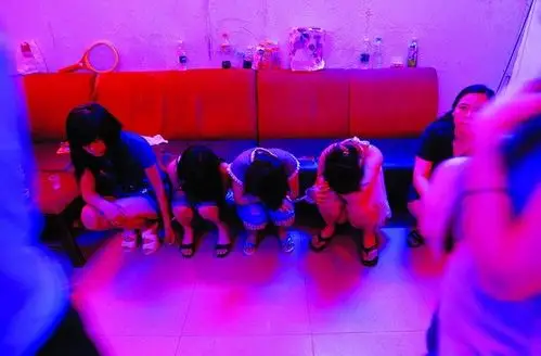 扫黄组图:各地警察抓小姐镜头