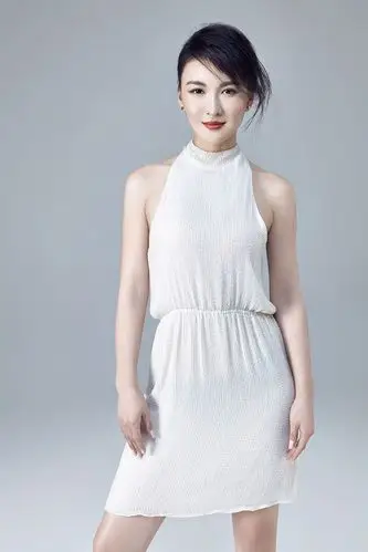 郑亦桐冷艳写真 大展玲珑曲线1