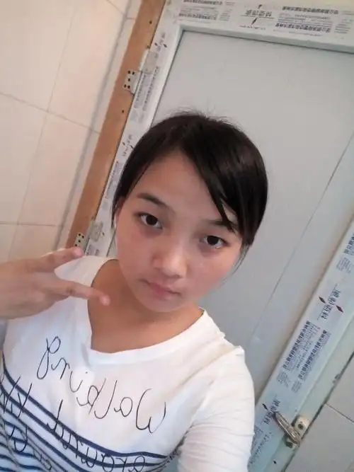 人又丑皮肤又黑,现在脸上好像也长痘痘了怎么办