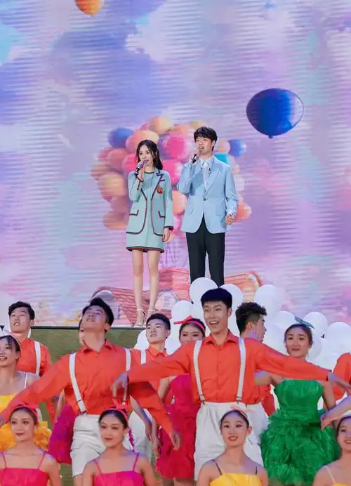 魏大勋亮相央视五四晚会 献唱《青春畅想》传递正能量