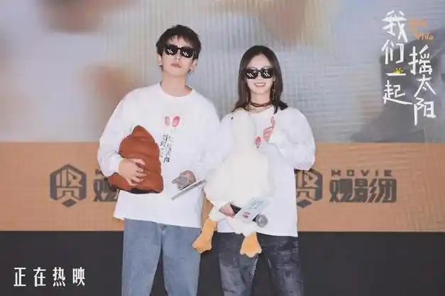 和周迅互撕20年后李冰冰终于捧红了亲闺女还是她狠