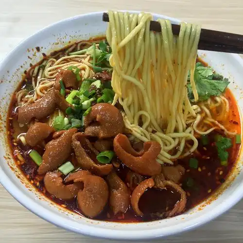 来一碗油爆爆的肥肠面?