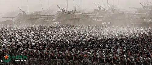 严阵以待:朱日和基地兵山如海 铁甲扬尘