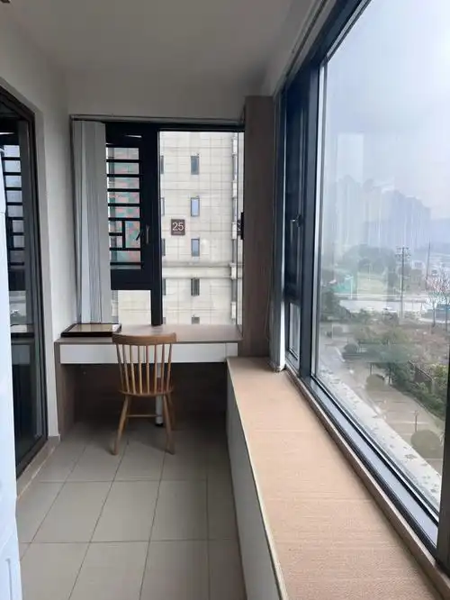 落地腰线层阳台装修效果图 腰线层上下哪层不能做落地窗