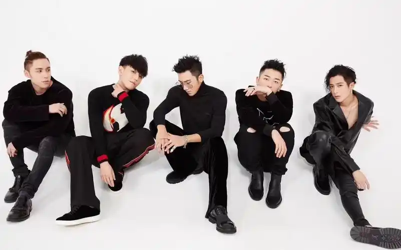 mic男团成团13周年贺ilivedwelived愿我们都能不负此生以呼吸的气势