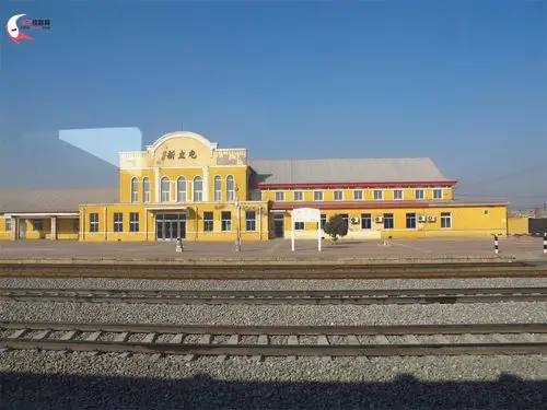 十字路口—新立屯.这是老站房