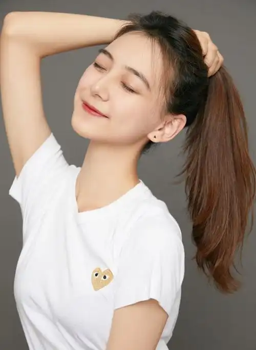 女生自拍怎么拍才好看8个姿势帮你自拍自然且漂亮