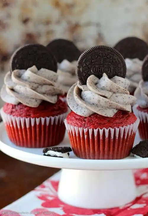 红丝绒奥利奥杯子蛋糕图片