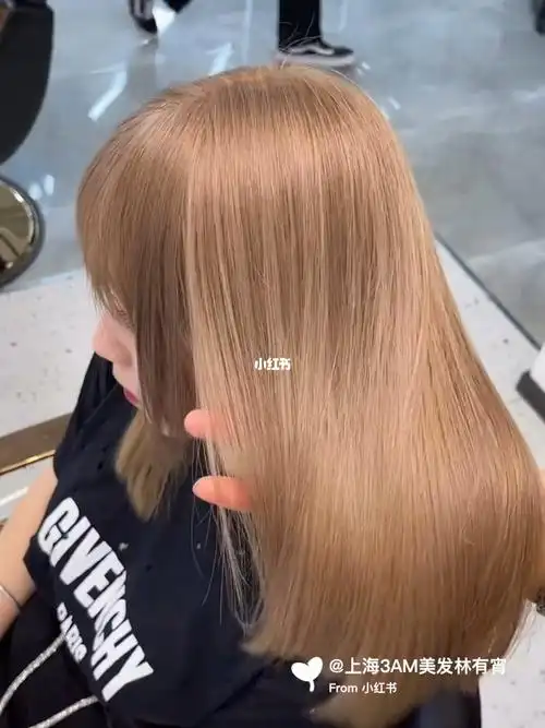 非常特别的沙金色发色有机会一定要染一次