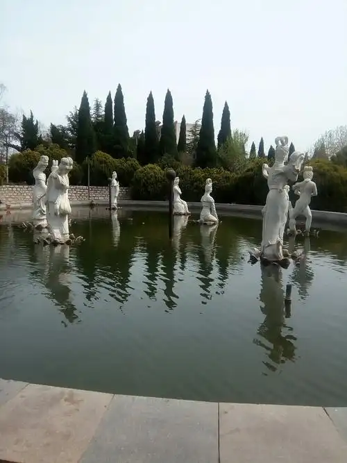 山东省临沂市平邑县莲花山路靠近北京汉丽轩自助烤肉餐厅(莲花山广场