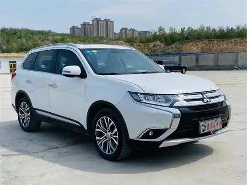 三菱 欧蓝德 2016款 2.4l 四驱尊贵版 7座图片