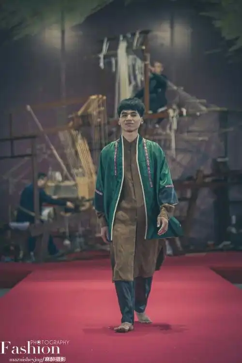 "黎风古韵 锦绣海南"黎族服饰文化走秀