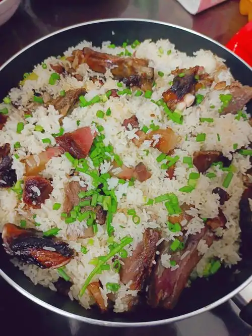 土豆腊肉焖饭