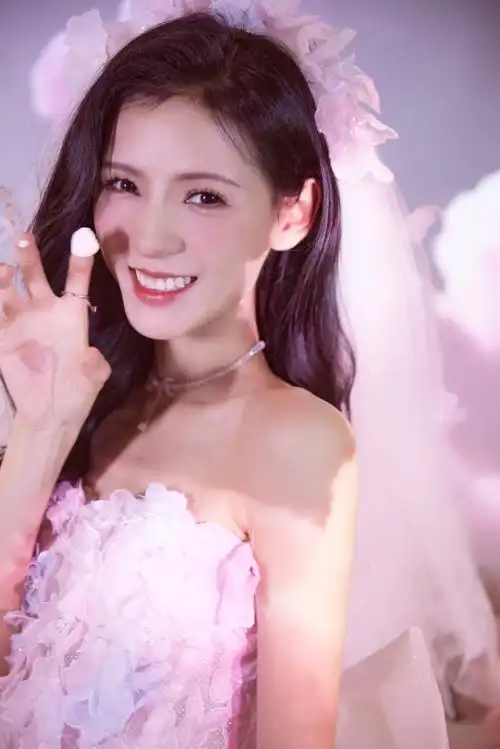 张予曦生日婚纱写真##张予曦生日大片好梦幻