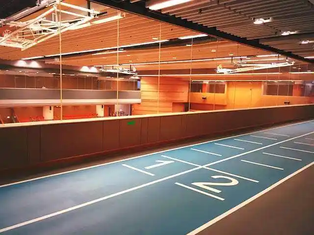 你还在纠结冬天去不去跑步?看看人家的室内跑道,冬暖夏凉