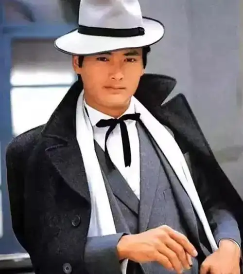 【夜读】周润发:人活到极致,一定是素与简