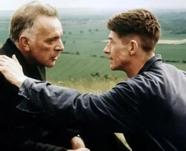 第一部改编自(1984》的电影上映于1956年,影片过分强调未来世界的噱头