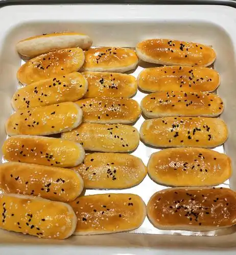 黄桥烧饼色泽金黄,外观美观,香酥可口,不油不腻,吃一口,齿颊留香,念念