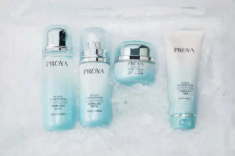 珀莱雅新水动力套装场景图