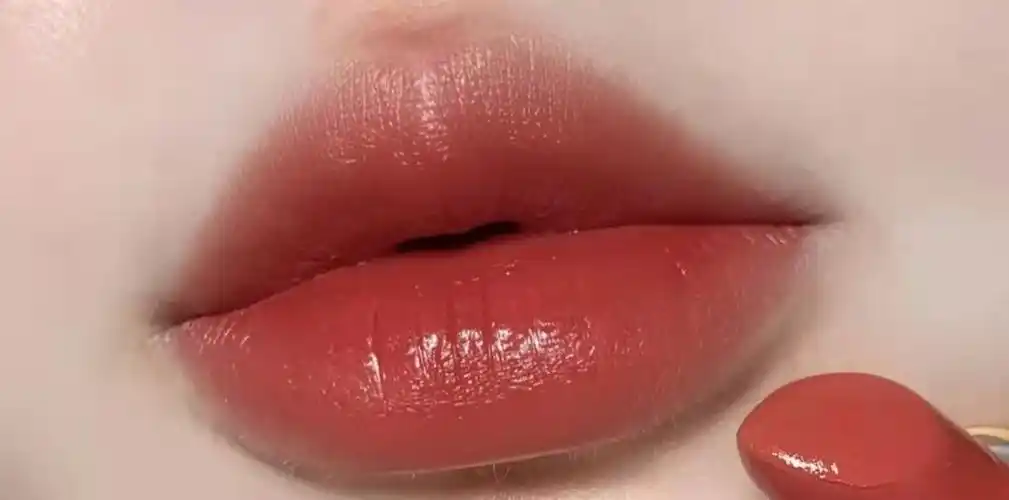 最适合素颜的5种口红色号素颜最自然的口红颜色