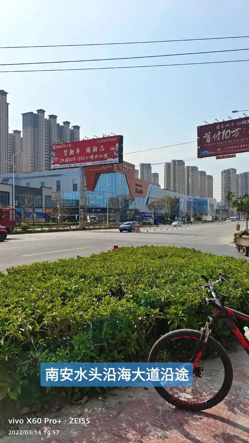 泉州南安水头沿海大道沿途街景.