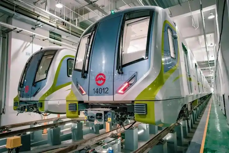 上海地铁14号线号称是"上海较后一条大规模穿越市中心的地铁",自西