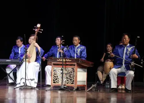 长子鼓书五子登科等小段在潞州剧院表演