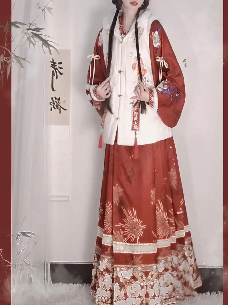 带上兔兔帽子再也不怕冷啦.#汉服 #汉服之美在 - 抖音