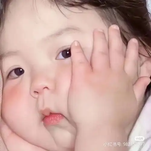 我真的好喜欢双手托腮的可爱女孩头像!