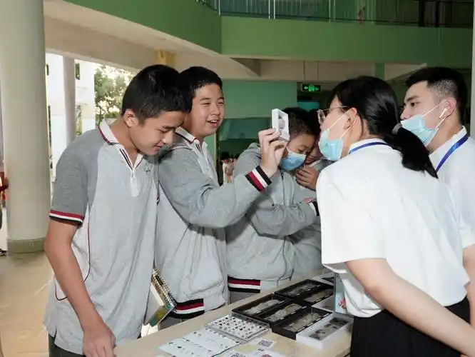 海洋学院师生赴北大附中深圳南山分校开展招生宣传活动